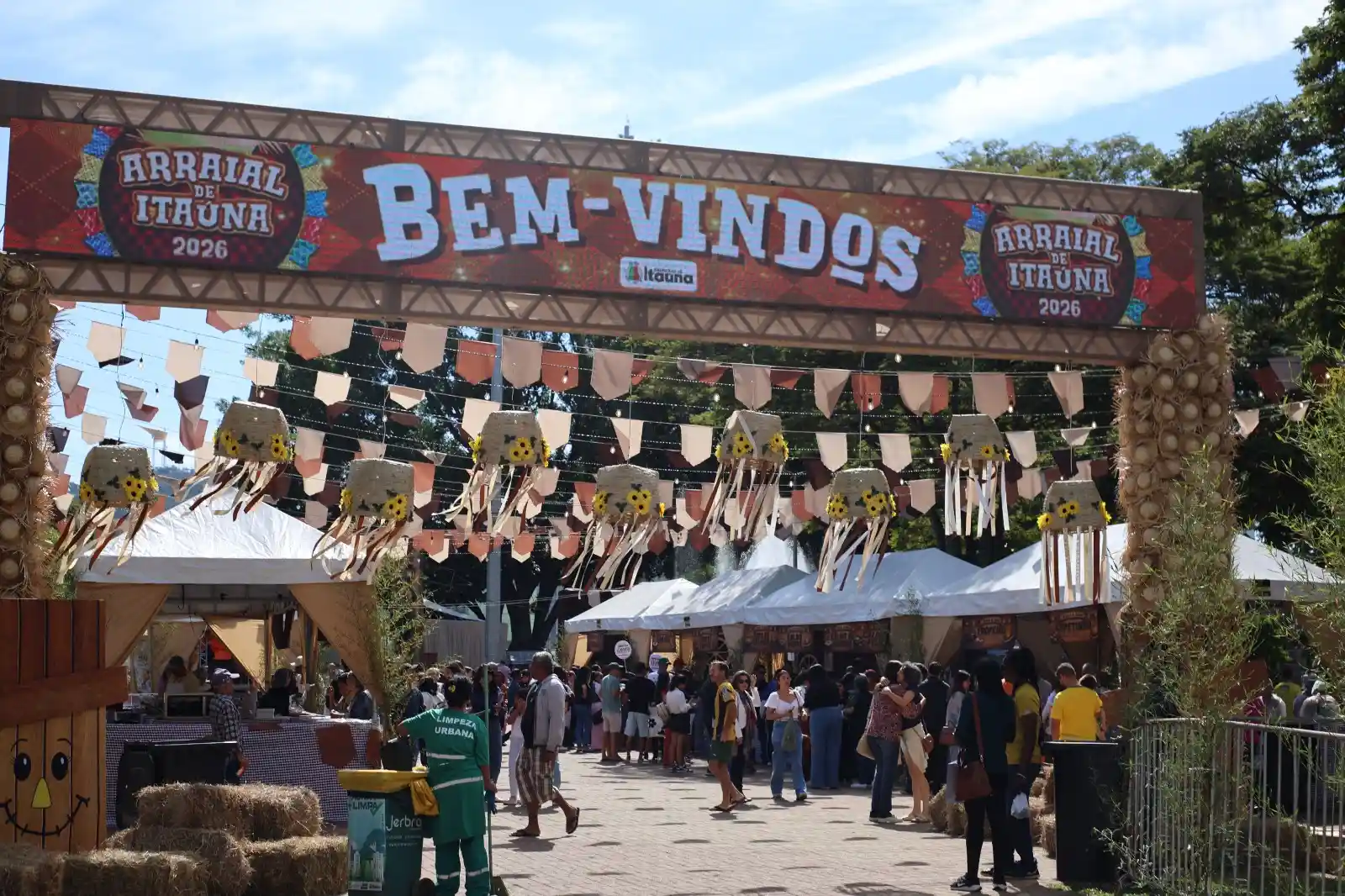 Arraial de Itaúna reúne grande público na Praça Dr. Augusto Gonçalves