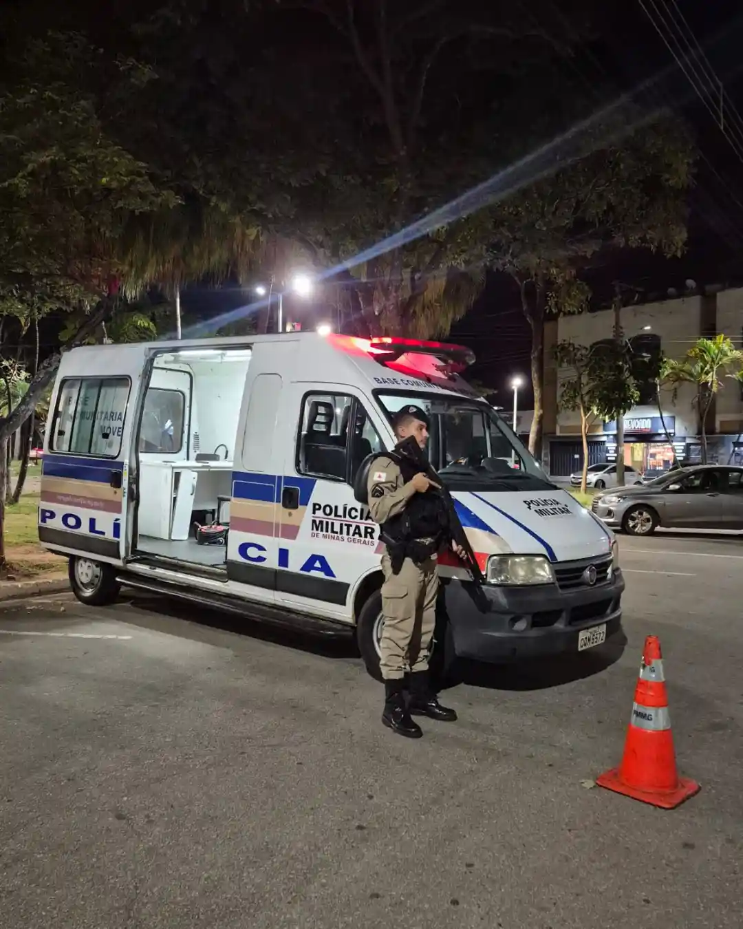 PM reforça ações preventivas na Praça José Flávio, em Itaúna