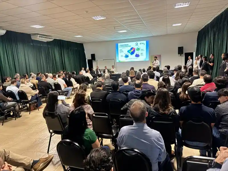 Fórum reúne lideranças em Itaúna para agenda de desenvolvimento regional
