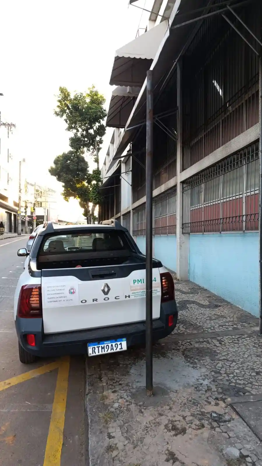 Prefeitura de Itaúna mantém ponto de ônibus na região central após manifestação da Polícia Civil