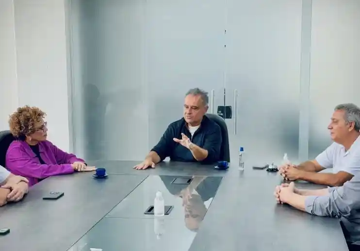 Marília Campos se reúne com prefeito e deputada em Itaúna