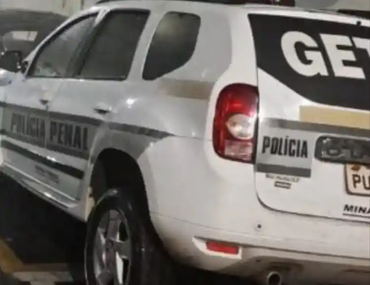 Viatura é atacada com pedradas, por homem no Graças