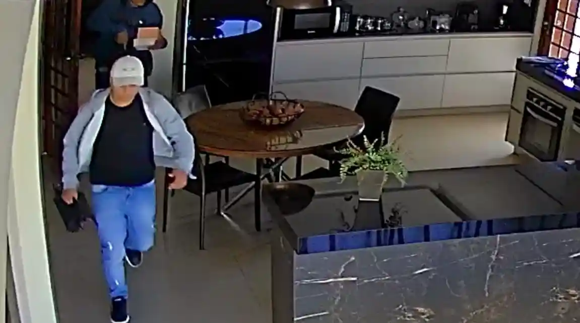 Vídeo: Polícia procura trio que furtou residência no Belvedere