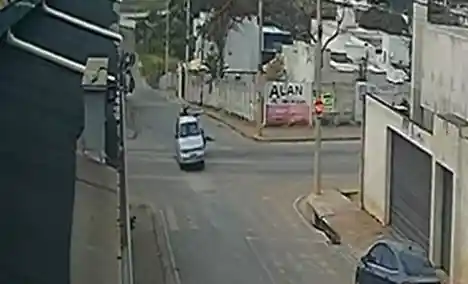 Condutora de moto é lançada ao chão em colisão no Tropical