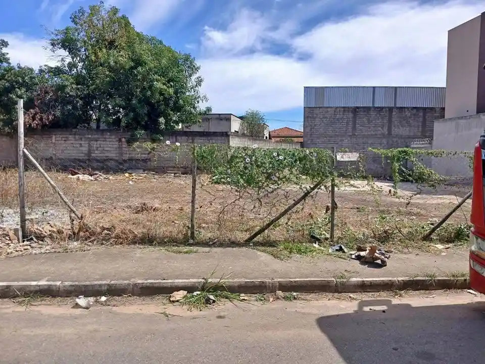 Lote de 307 m² à venda no bairro Lourdes, perto do centro