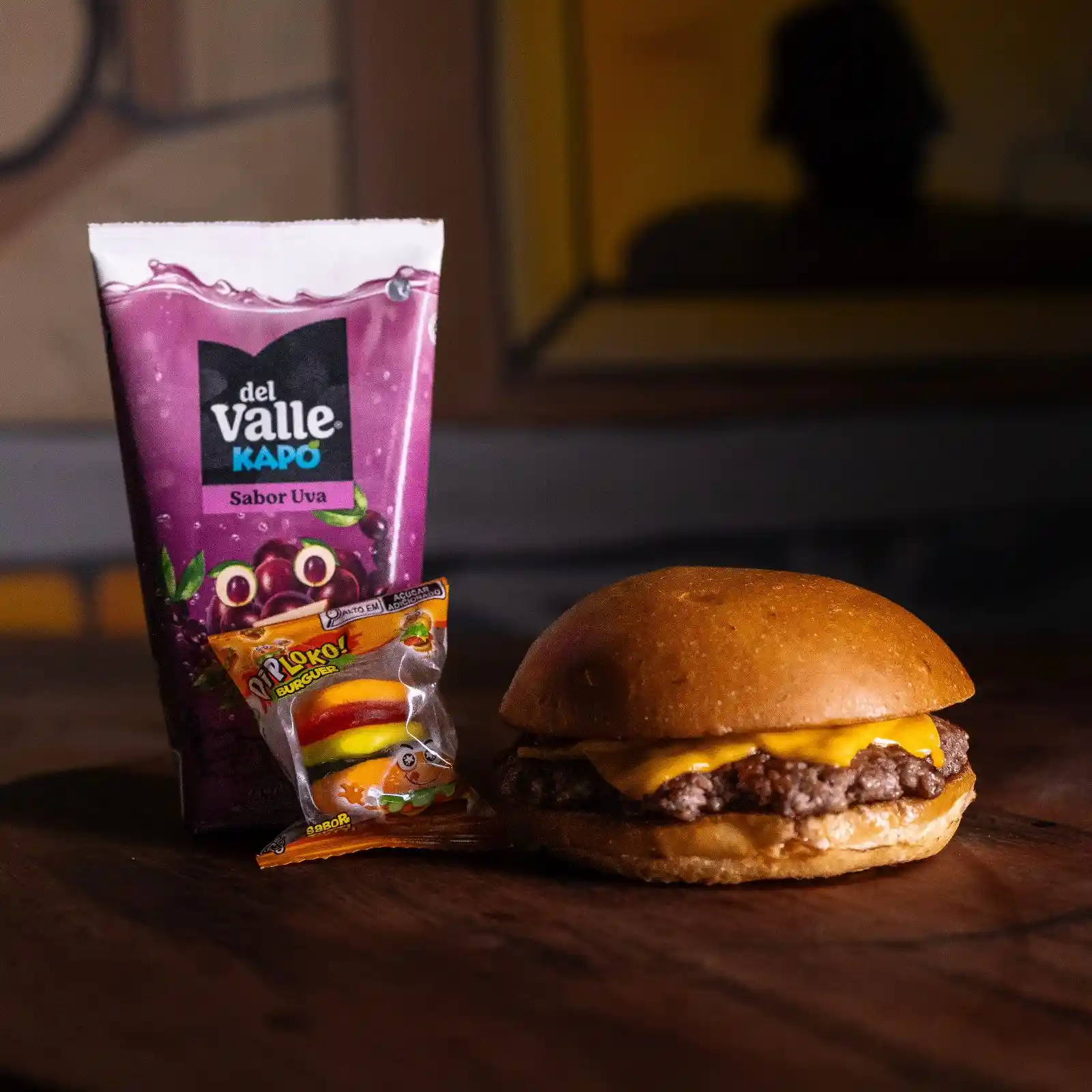Combo Kids do Villa Burguer com Smash Burguer e suco Kapo