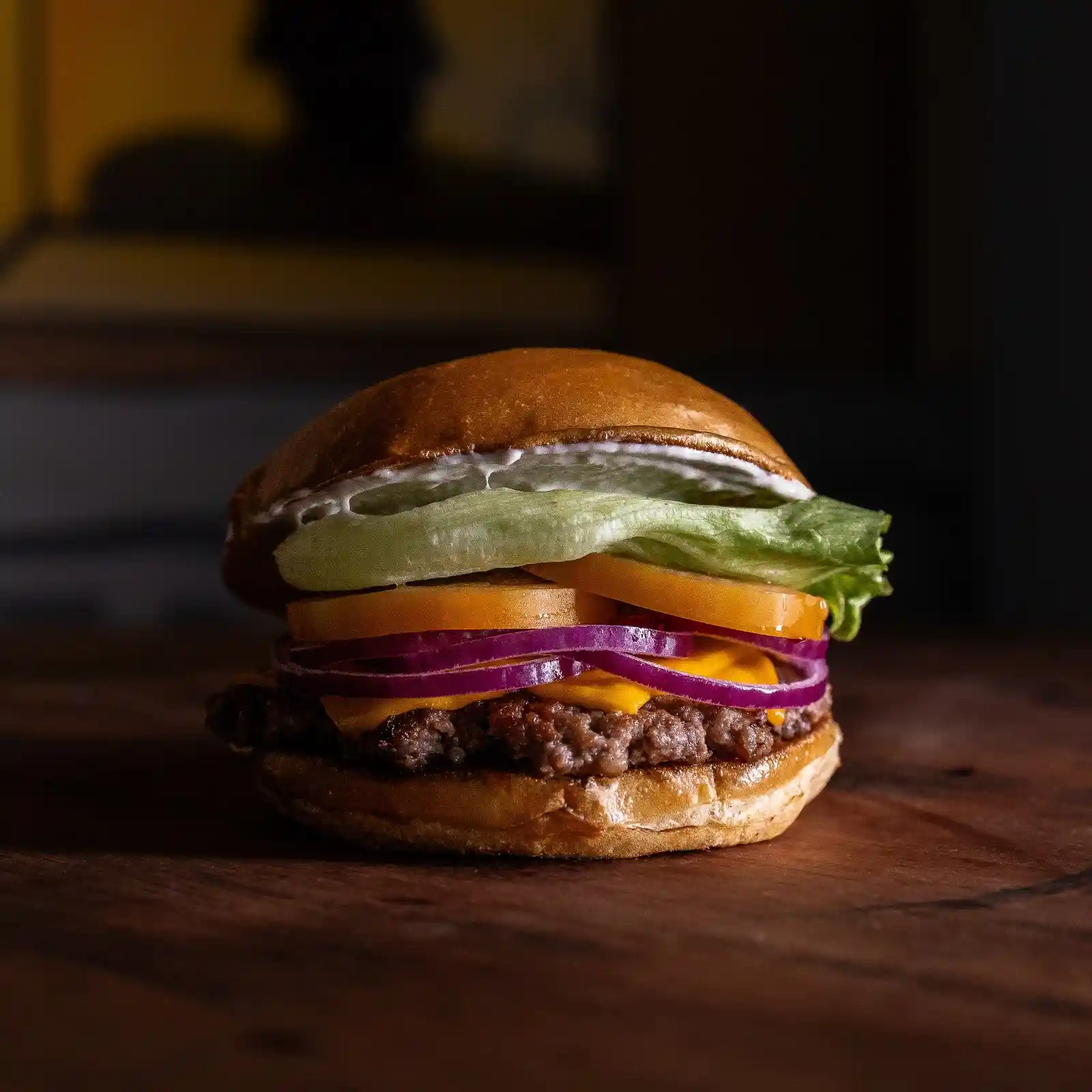 Villa Burger: Smash Salada com queijo derretido e maionese
