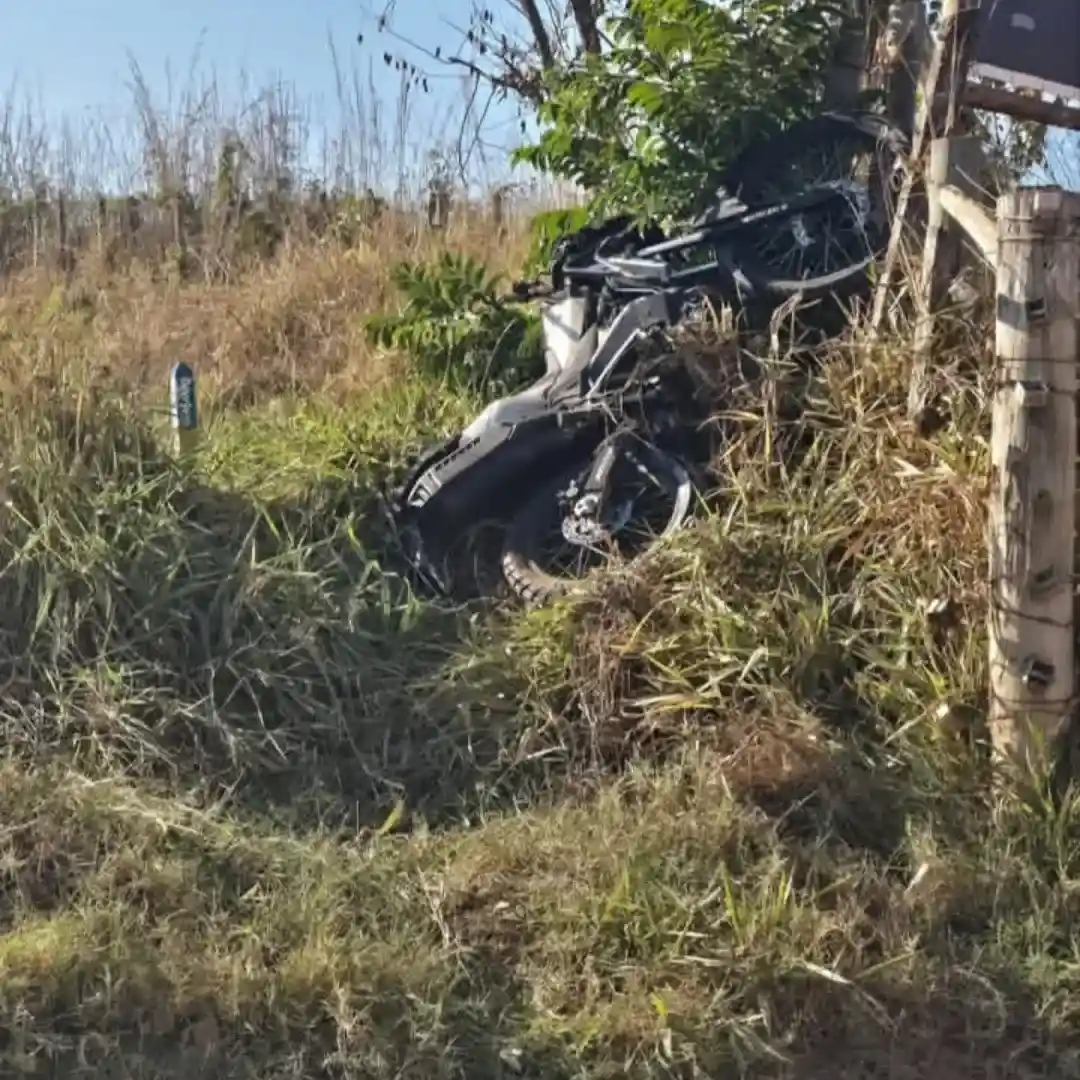 Acidente na MG-050 deixa duas pessoas feridas; condutor embriagado