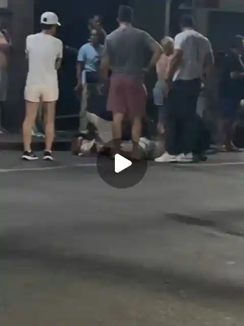 Colisão entre carro e moto na Rua 13 de Maio