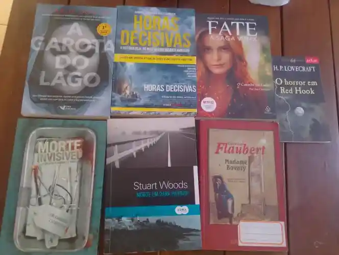 Kit com 7 livros de romance, terror e suspense