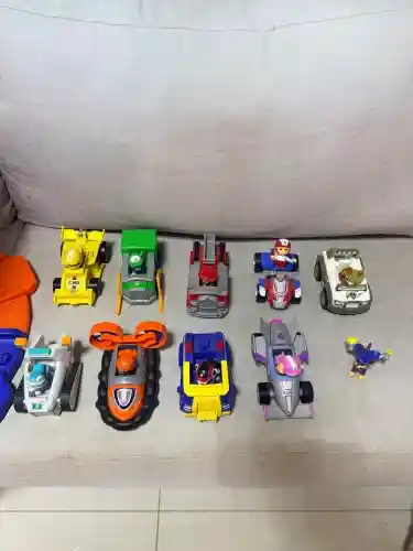 Farol Patrulha Canina + 10 carrinhos  e personagens originais