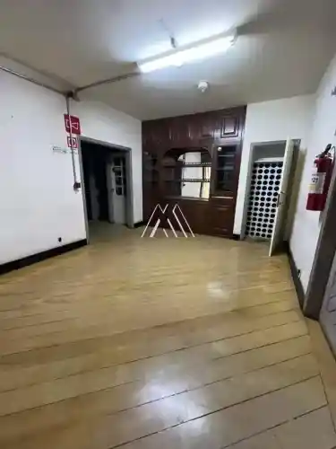 Alugo casa comercial em Itaúna em excelente localização no centro!