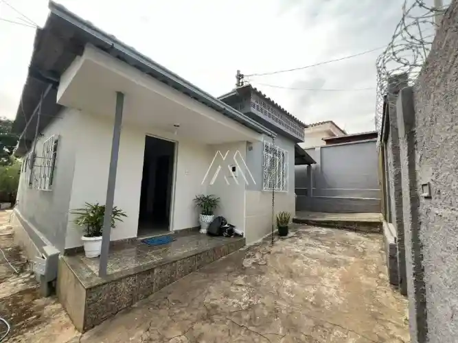 Vendo casa em Itaúna em excelente localização!
