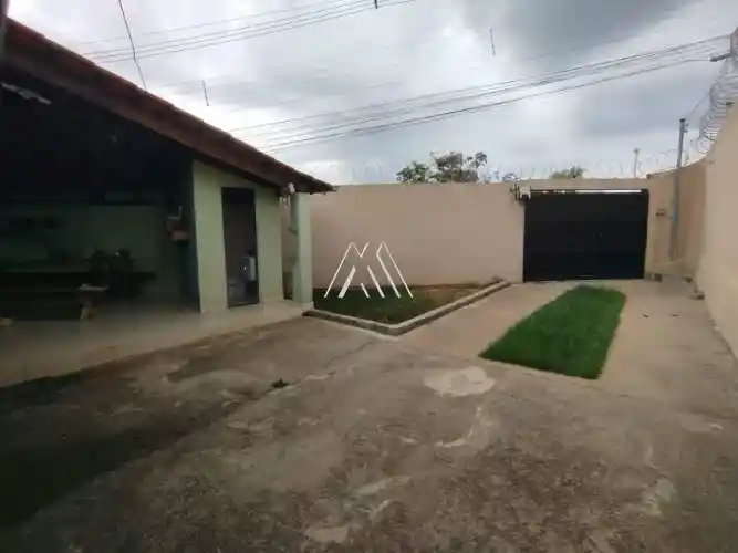 Vendo casa em Itaúna em excelente localização!