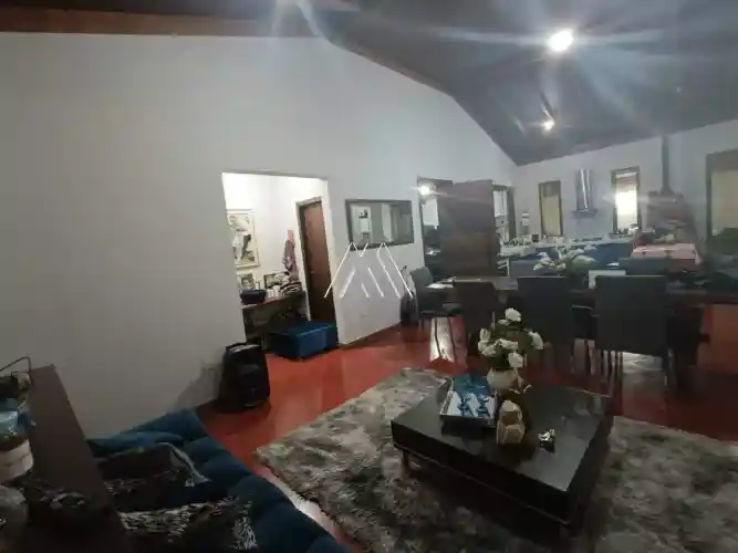 Vendo casa em Itaúna em excelente localização!