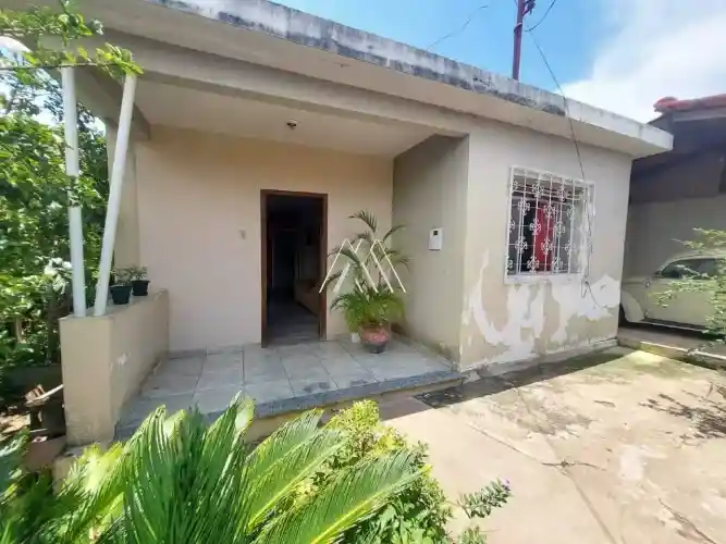 Vendo casa em Itaúna em excelente localização!