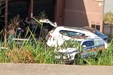 Policial militar e companheira morrem após disparos em residência no Alaíta