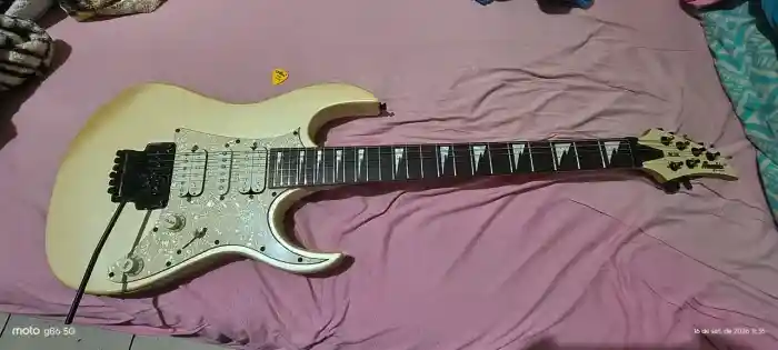 Guitarra Memphis mg330