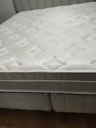 Cama box king BF COLCHÕES e cabeceira de linho