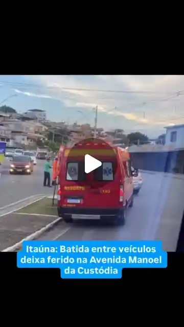 Acidente entre carro e moto na Avenida Manoel da Custódia