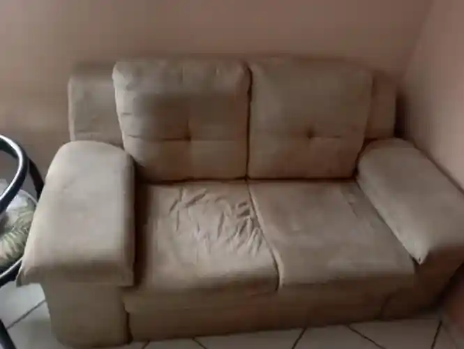 Sofá 2 Lugares Bege em Ótimo Estado