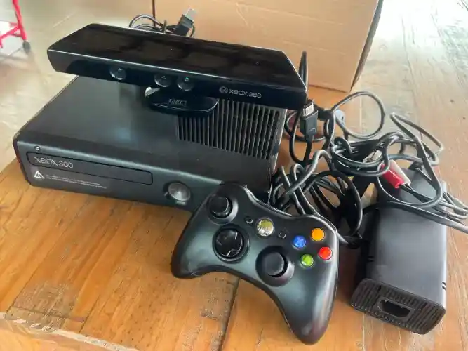 Xbox 360 Slim 500GB Desbloqueado + kinect + Manete + Jogos