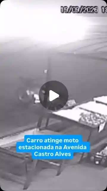 Moto é atingida por carro no Bairro Irmãos Auler