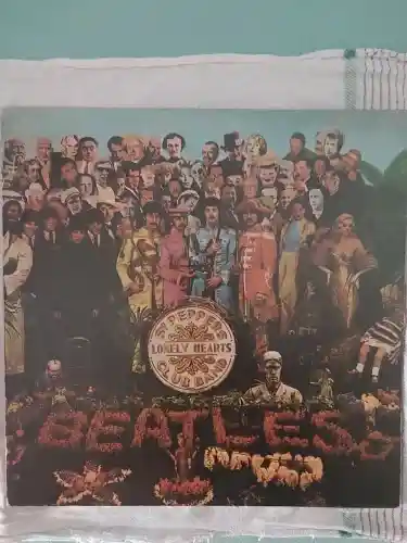 Lp The Beatles: Sgt Pepper's Lonely Hearts Club Band. (Usado)Leia a descrição.