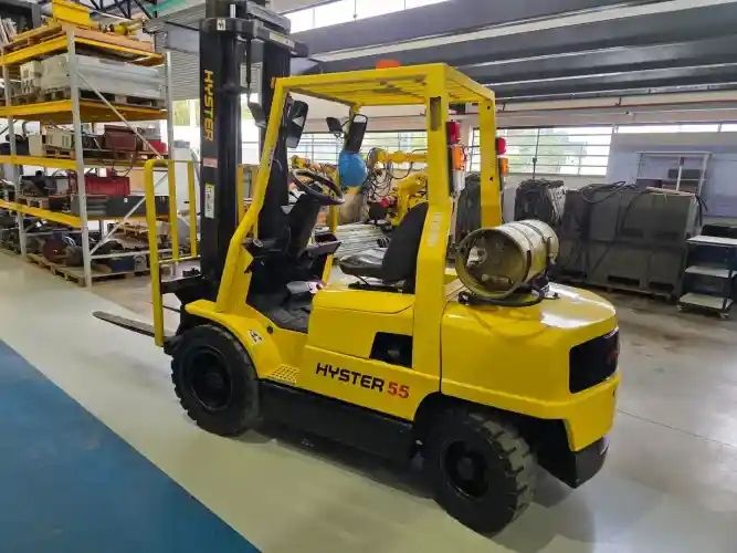 Empilhadeira Hyster 2,5T excelente!