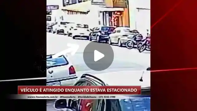 Veículo é atingido enquanto estacionado no Centro