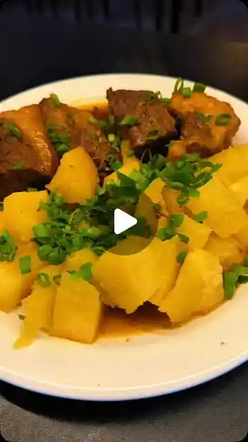 Carne de Panela com Mandioca no 81 Storys Bar