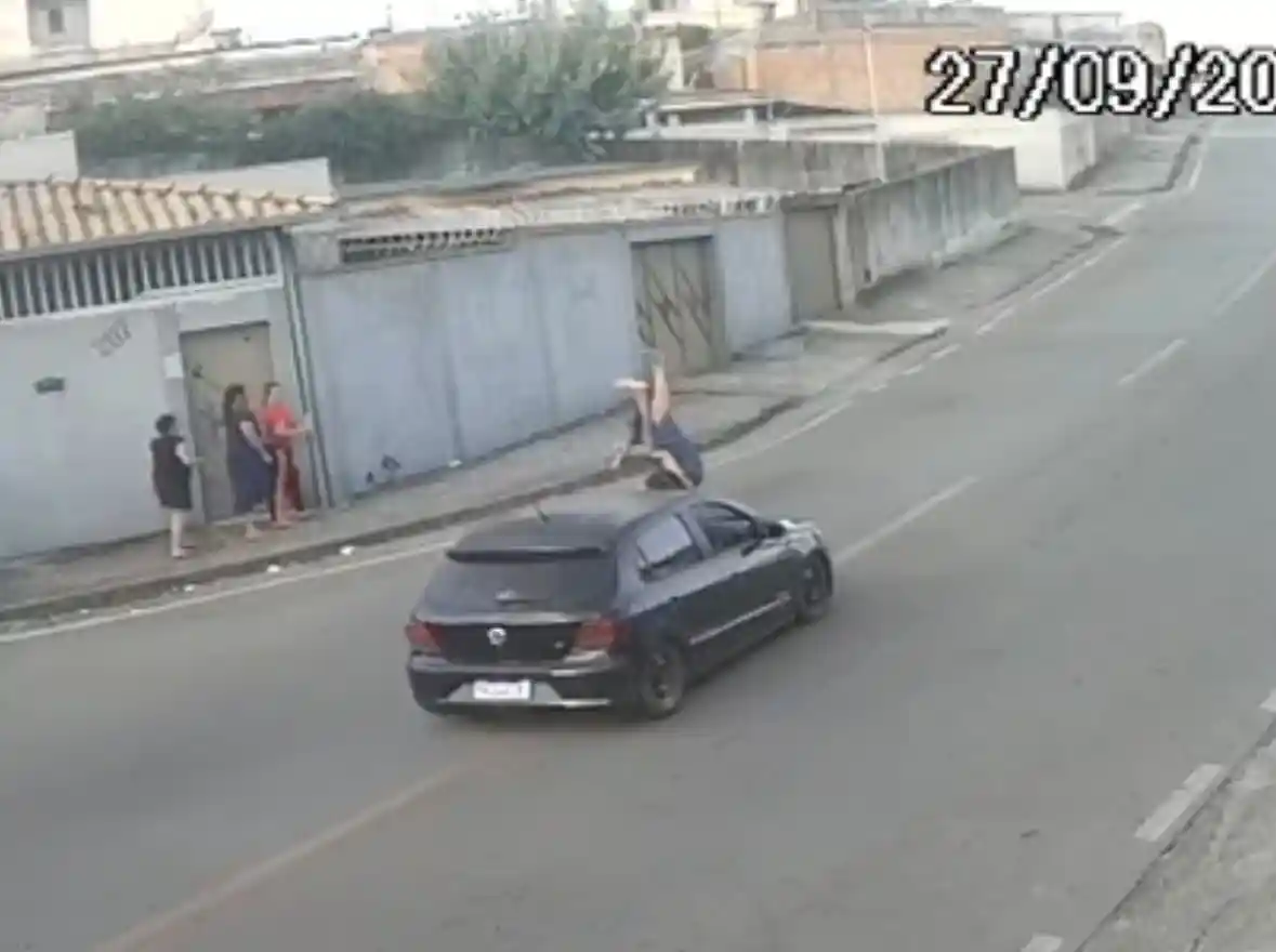 Suspeito de atropelar mulher é procurado pela Policia Militar