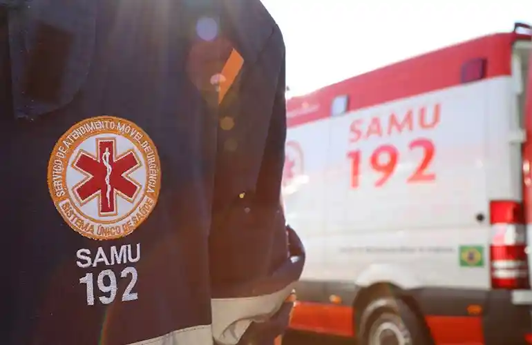Jovem é baleada pelo ex-companheiro enquanto segurava bebê no colo
