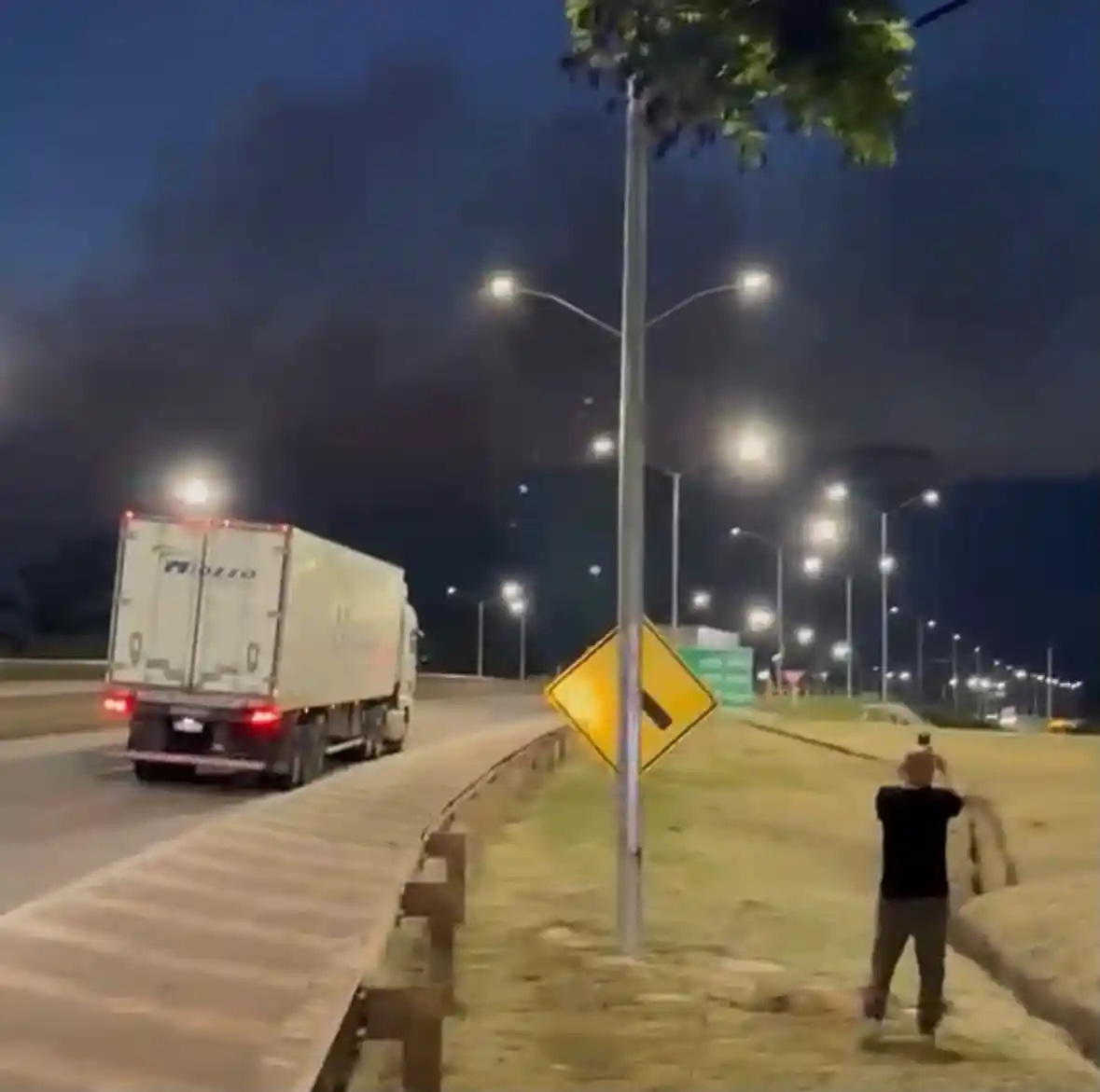 Luzes acesas: Trevo da Rua Silva Jardim recebe iluminação da prefeitura de Itaúna