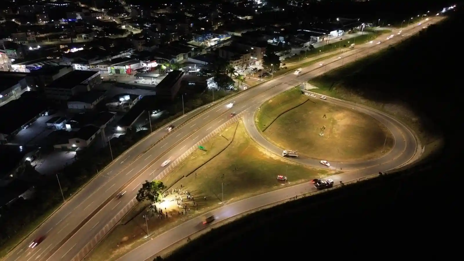 Com recursos 100% do Município, obra na MG-050 integra melhorias na iluminação pública de Itaúna