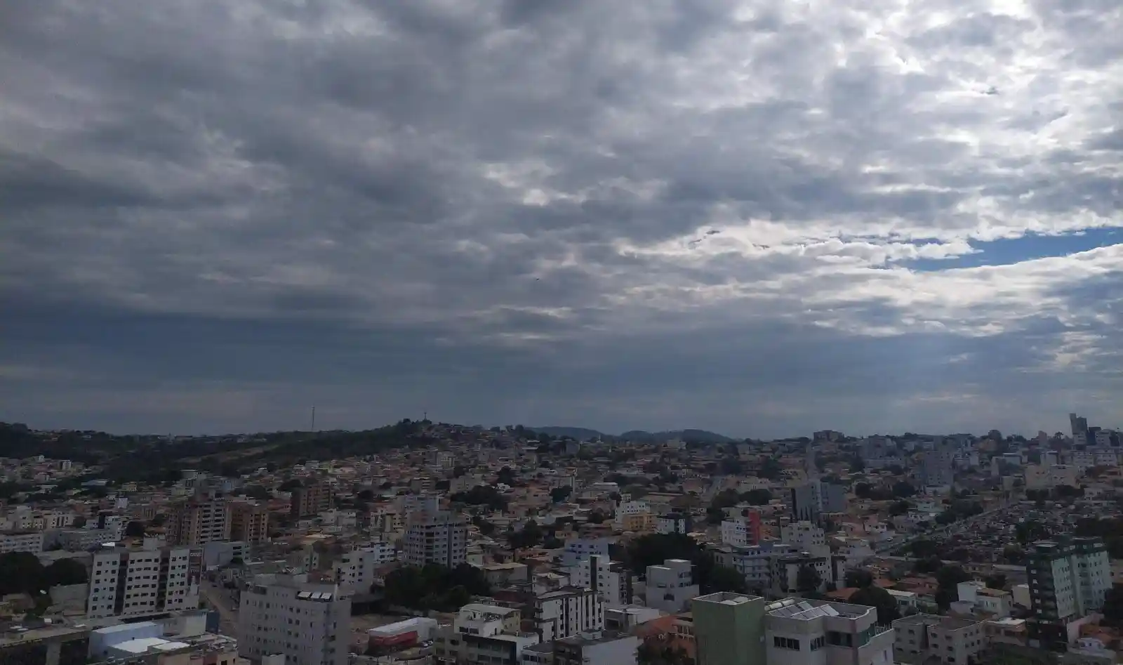 Defesa Civil alerta para tempestades no fim de semana, até segunda 05/10