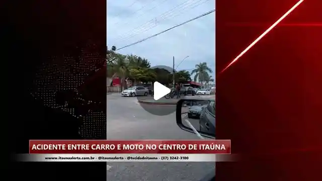 Acidente entre carro e motocicleta na região central