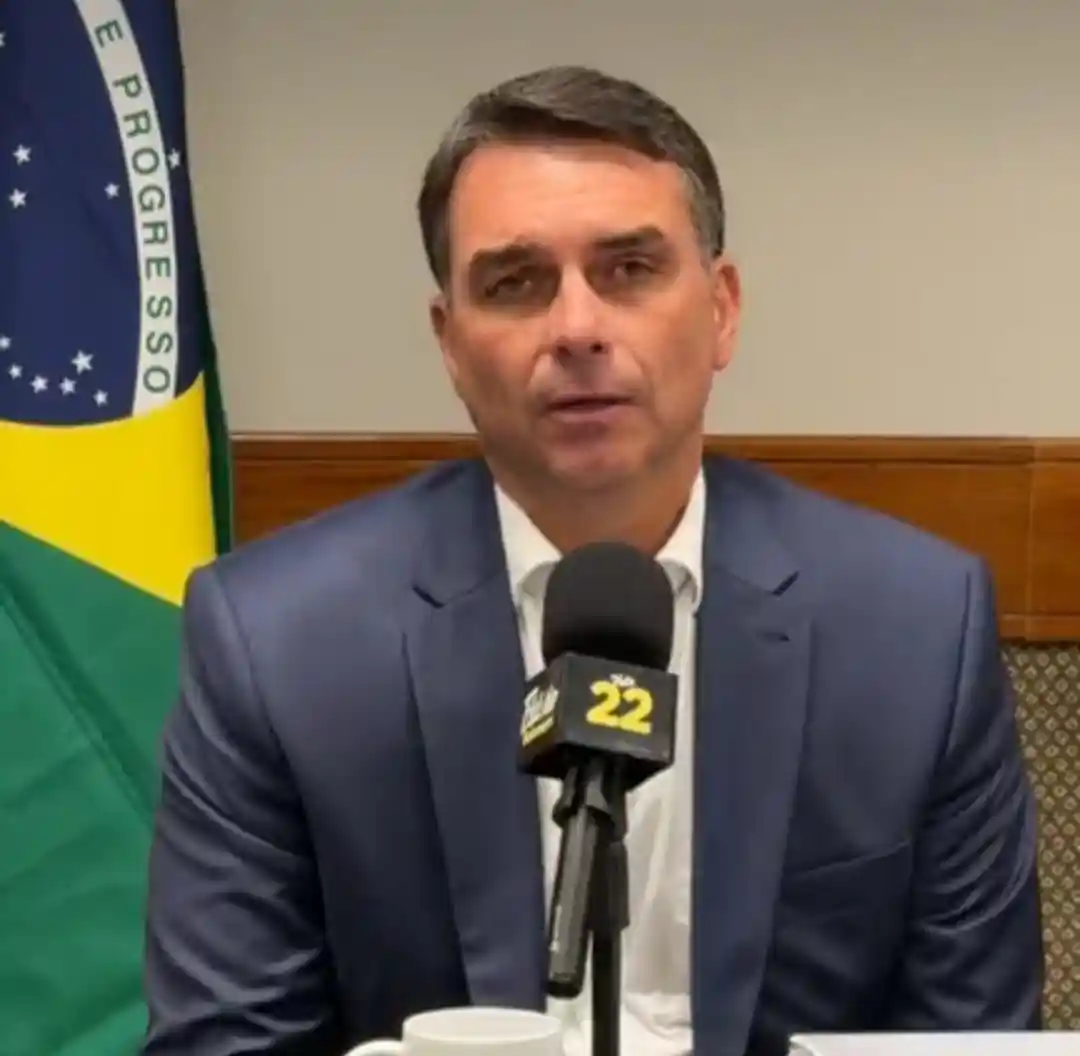 Flávio Bolsonaro lidera votos para presidente em Itaúna, com 63,04%