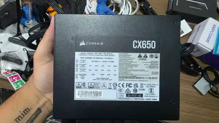 Fonte Corsair CX 650 80 plus.