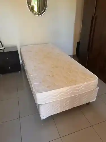 Cama box super conservada