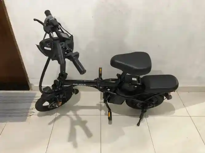 Vende-se esta bicicleta elétrica marca NUDA!