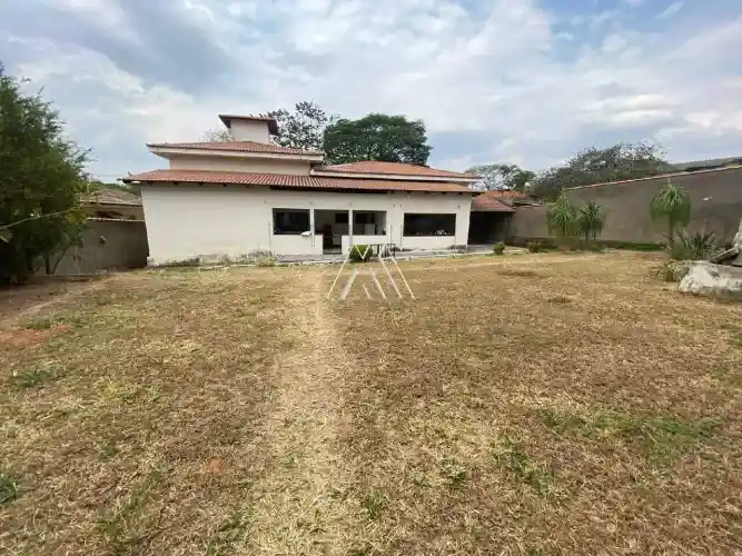 Vendo casa em Itaúna em excelente localização!