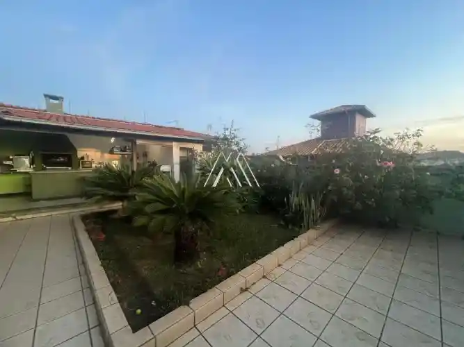Vendo casa em Itaúna em excelente localização!