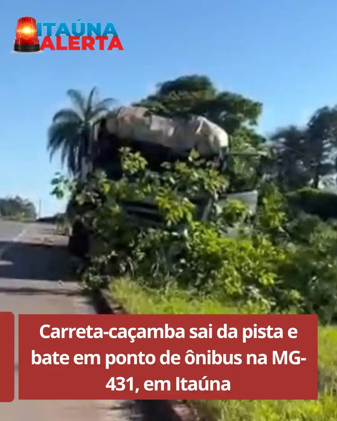 Carreta-caçamba sai da pista e atinge ponto de ônibus na MG-431