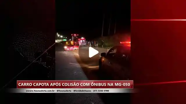 Carro capota após colisão com ônibus na MG-050