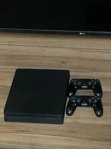 PlayStation 4 PS4 1TB + 2 Controles
