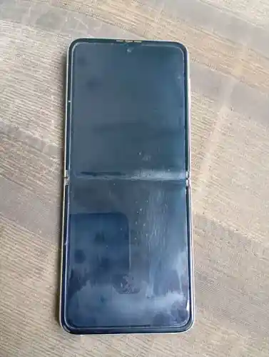Celular com defeito