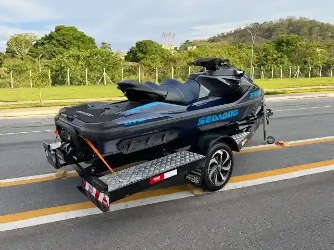 JET SKI /  CATEGORIA: MOTO AQUATICA. SEADOO COR: AZUL ABYSS / AZUL  GULFSTREAM