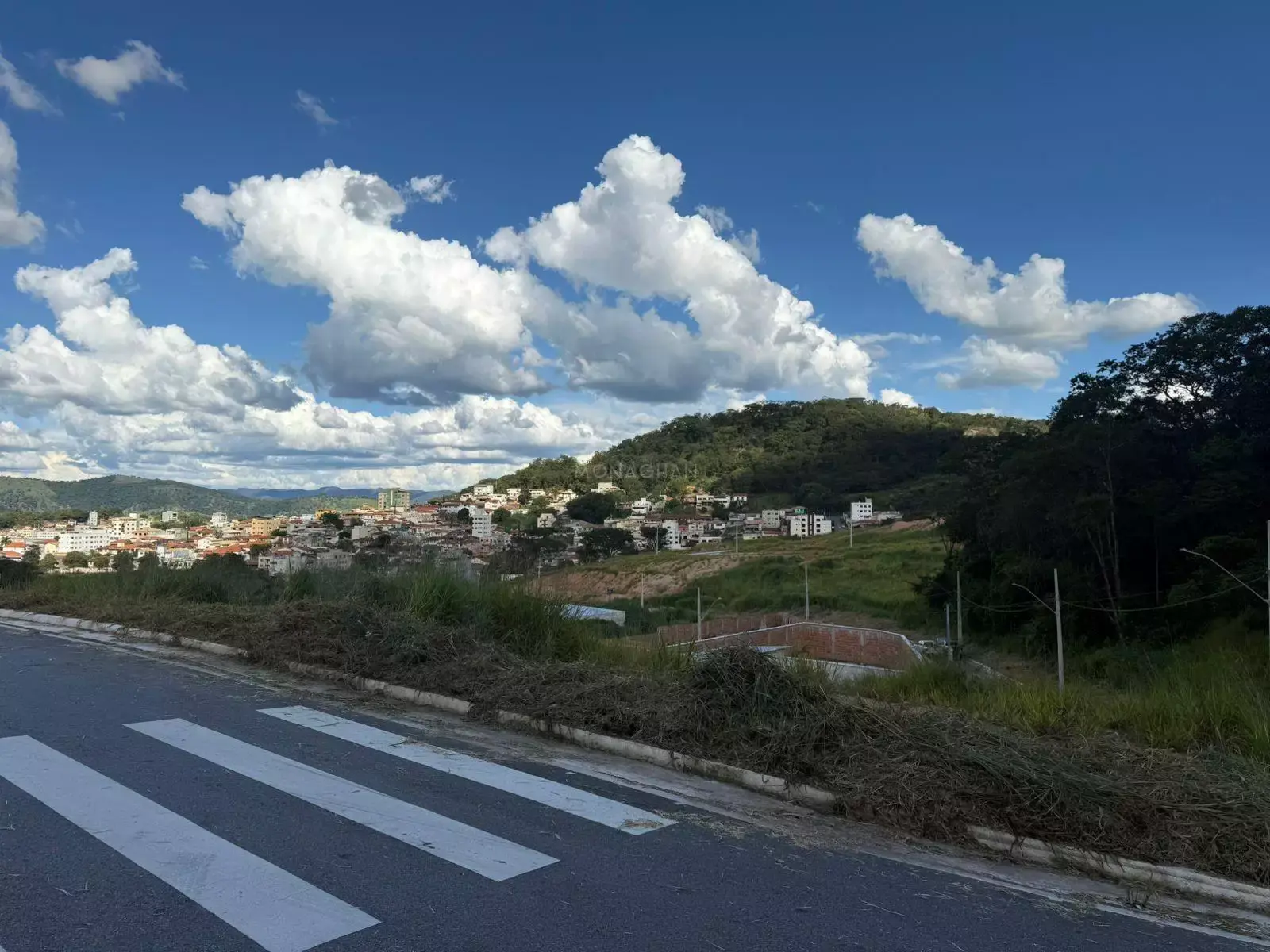 Lote 300,20 m² em Itaúna/MG – Bairro Monte Carlo (Residencial/Comercial)