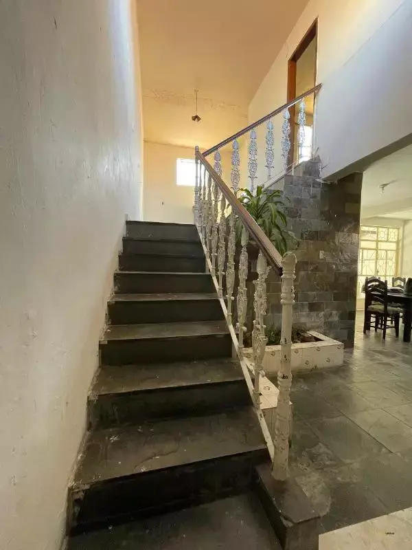 Casa à venda, 5 quartos, 2 suítes, 2 vagas, Centro